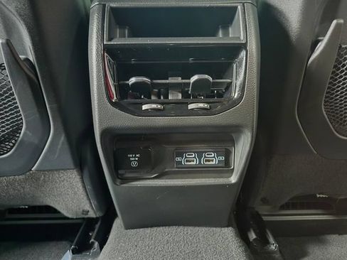 Used 2023 Jeep Grand Cherokee Altitude AWD/4WD image 32