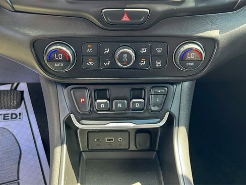 Used 2020 GMC Terrain SLE image 28