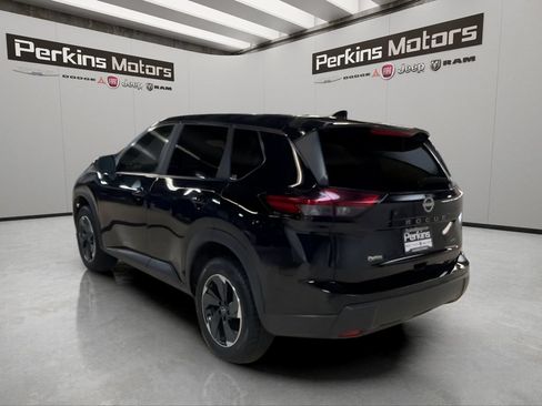 Used 2025 Nissan Rogue SV AWD/4WD image 3