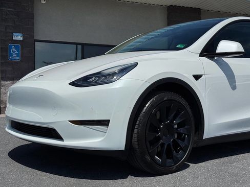 Used 2022 Tesla Model Y Long Range AWD/4WD image 46