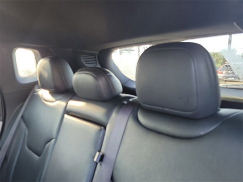 Used 2024 Jeep Compass Limited image 16