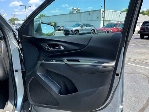 Used 2023 Chevrolet Equinox Premier image 11