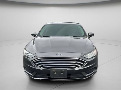 Used 2017 Ford Fusion SE FWD image 11
