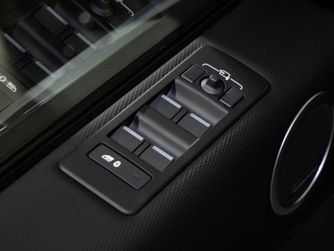 Certified 2025 Land Rover Discovery Dynamic SE image 14