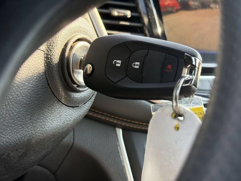 Used 2019 Chevrolet Trax LS FWD image 36
