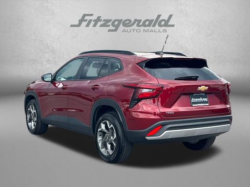 Used 2025 Chevrolet Trax LT w/ LT Convenience Package FWD image 10