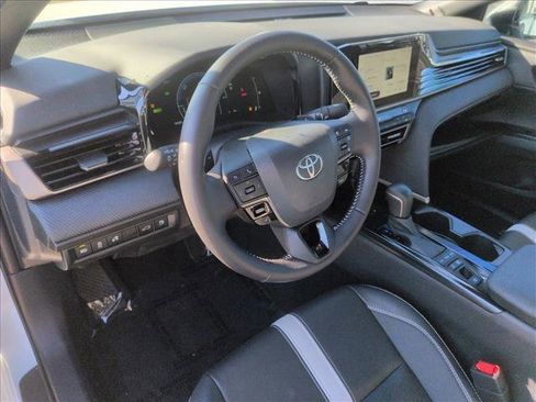 Used 2025 Toyota Camry SE w/ Convenience Package image 10