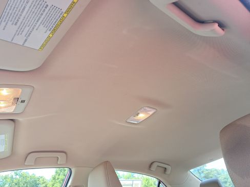 Used 2016 Toyota Corolla LE FWD image 29