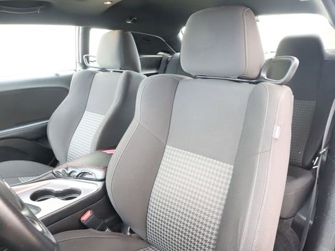 Used 2022 Dodge Challenger GT image 31