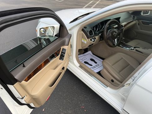 Used 2013 Mercedes-Benz C 250 Sedan image 10