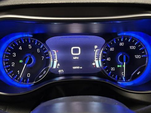 Used 2019 Chrysler Pacifica Limited image 18