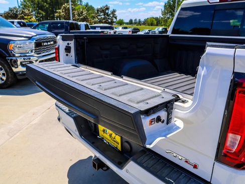 Used 2019 GMC Sierra 1500 AT4 w/ AT4 Premium Package AWD/4WD image 11