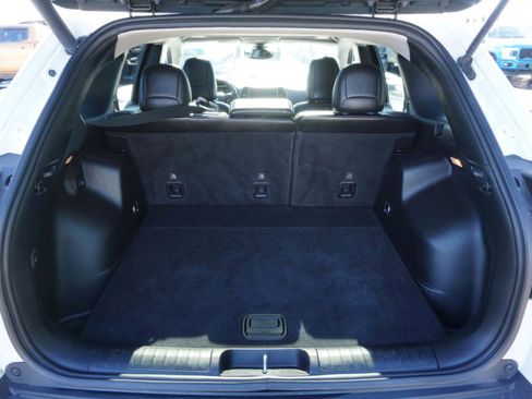 Used 2019 Jeep Cherokee Latitude Plus image 9