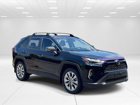 Used 2025 Toyota RAV4 XLE Premium w/ Weather Package FWD image 1