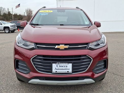 Used 2022 Chevrolet Trax LT w/ LT Convenience Package image 6