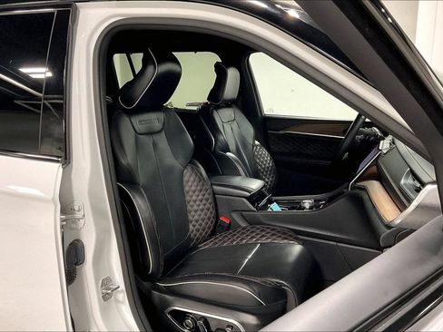 Used 2023 Jeep Grand Cherokee L Summit w/ Advanced Protech Group IV AWD/4WD image 9