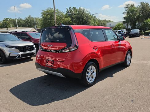 Certified 2025 Kia Soul LX w/ LX Technology Package FWD image 8
