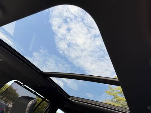 New 2025 Jeep Grand Cherokee Overland w/ Luxury Tech Group IV image 16