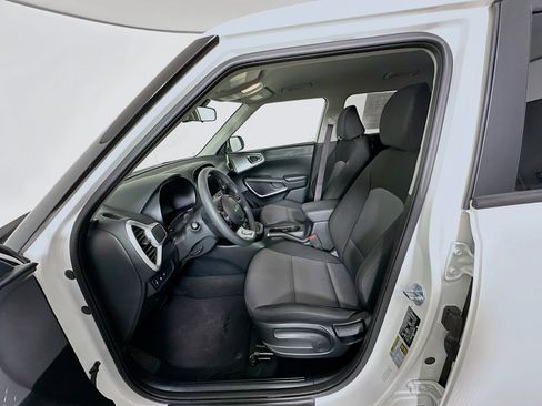 Used 2025 Kia Soul LX w/ LX Technology Package image 13