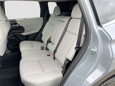 New 2025 Mitsubishi Outlander SEL image 26