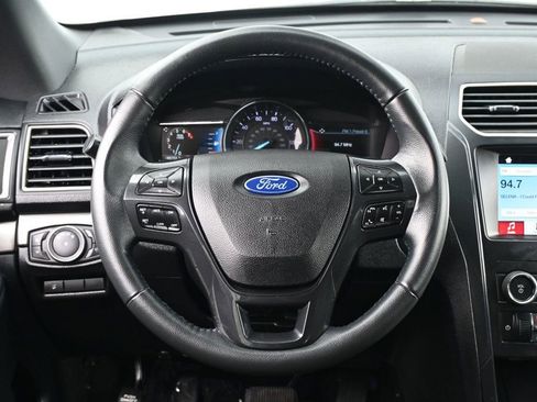 Used 2019 Ford Explorer XLT w/ Equipment Group 201A FWD image 9