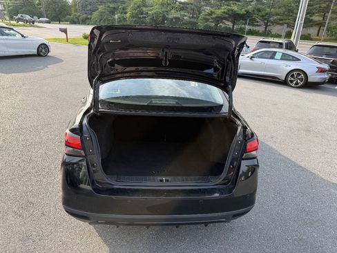 Used 2020 Nissan Versa SV FWD image 9