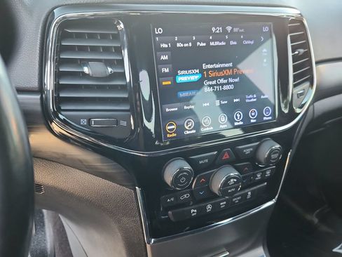 Used 2019 Jeep Grand Cherokee Altitude AWD/4WD image 23
