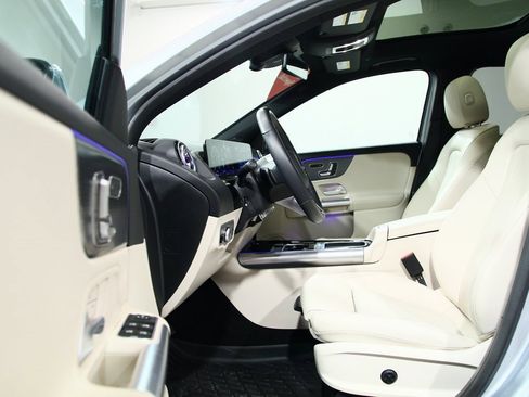 Used 2025 Mercedes-Benz GLA 250 4MATIC image 18