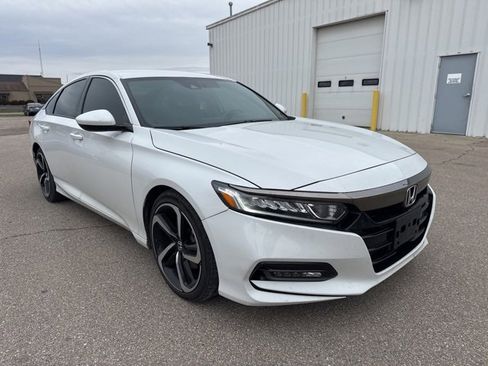 Used 2019 Honda Accord Sport image 2