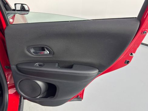 Used 2018 Honda HR-V LX image 36