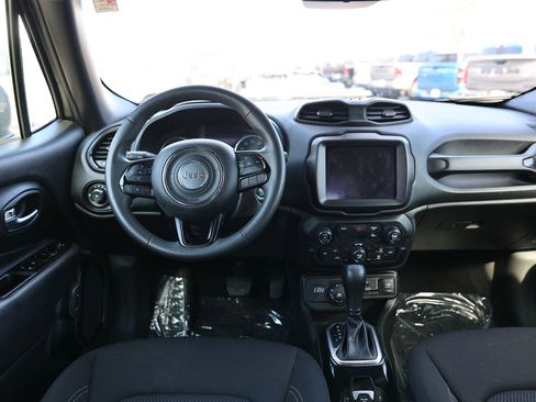Used 2022 Jeep Renegade Altitude image 13