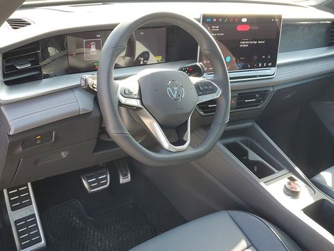 New 2026 Volkswagen Tiguan SE R-Line FWD image 21