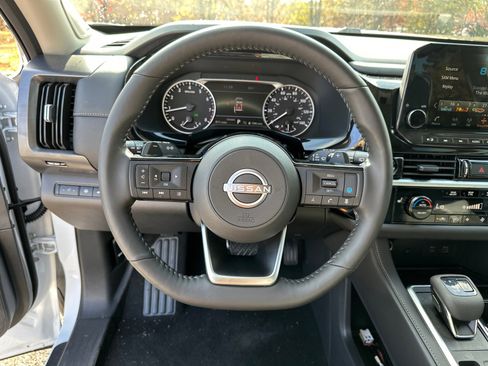 New 2025 Nissan Pathfinder SL w/ SL Premium Package image 26