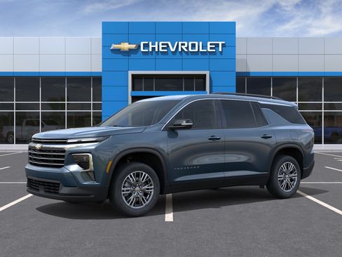 New 2026 Chevrolet Traverse LT w/ Driver Confidence Package FWD image 2
