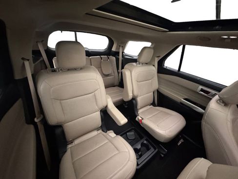 Used 2021 Ford Explorer Limited w/ Equipment Group 301A image 17