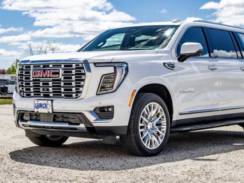 Used 2025 GMC Yukon XL Denali AWD/4WD image 19