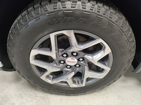 Certified 2022 GMC Sierra 1500 SLT w/ SLT Convenience Package image 18