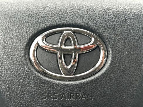 Used 2023 Toyota Highlander XLE image 39