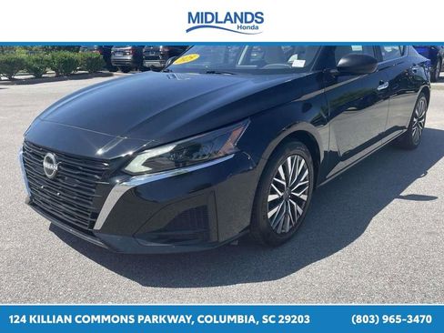 Used 2025 Nissan Altima 2.5 SV FWD image 3