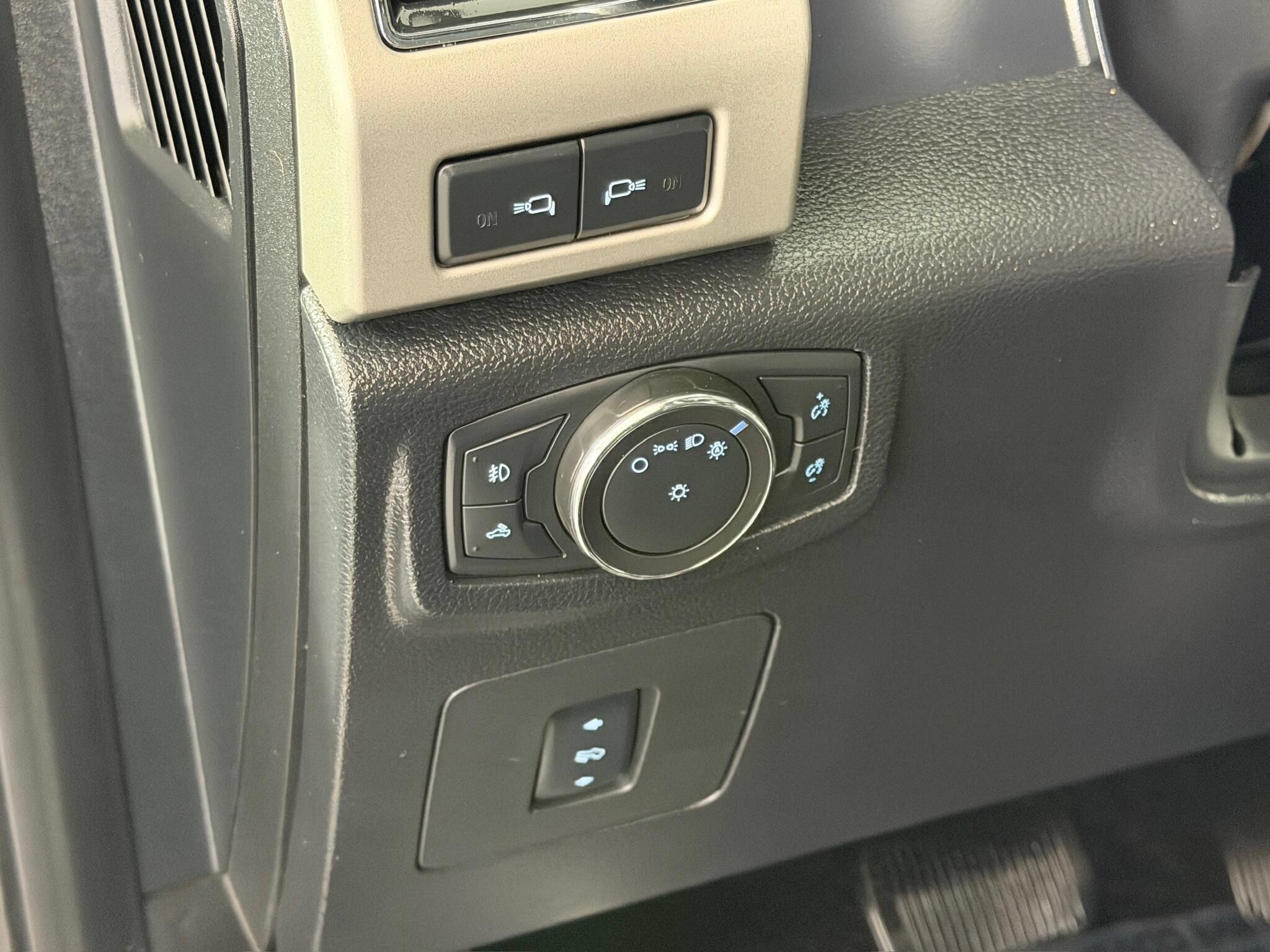 Used 2017 Ford F150 Lariat w/ Equipment Group 501A Mid AWD/4WD image 35