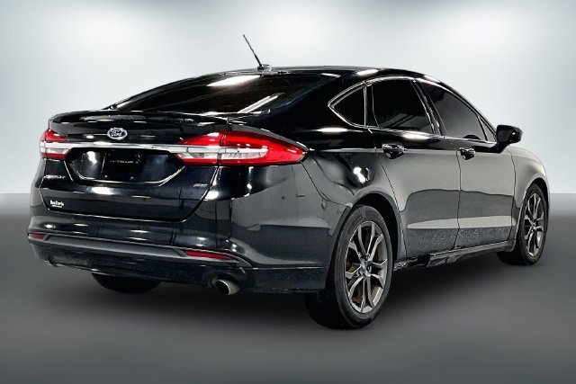 Used 2018 Ford Fusion SE w/ Equipment Group 201A FWD image 7