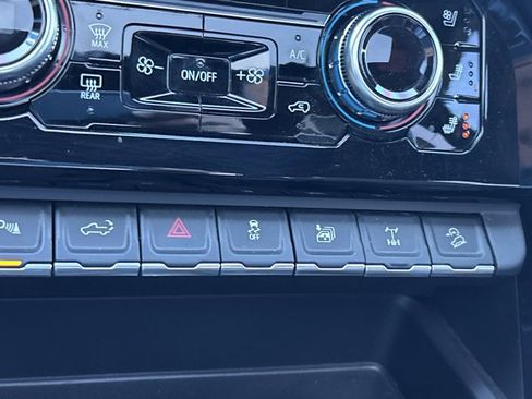 Used 2024 GMC Sierra 2500 AT4X image 44