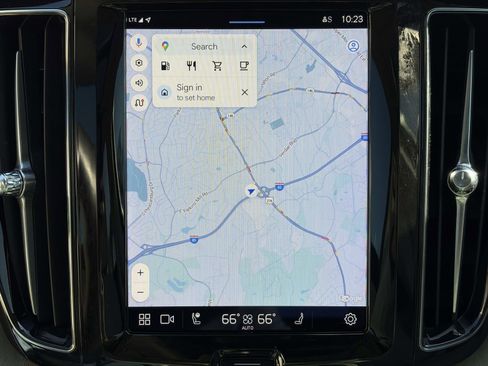 Certified 2023 Volvo XC60 B5 Plus w/ Climate Package image 28