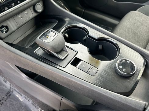 Used 2025 Nissan Rogue SV image 16