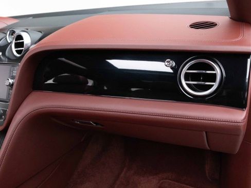 Used 2019 Bentley Bentayga image 30
