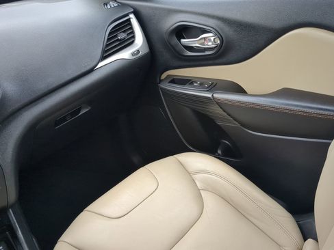 Used 2016 Jeep Cherokee Limited image 40