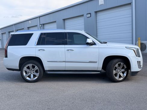 Used 2020 Cadillac Escalade Premium Luxury AWD/4WD image 13