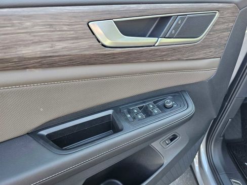 New 2025 Volkswagen Atlas SEL image 21