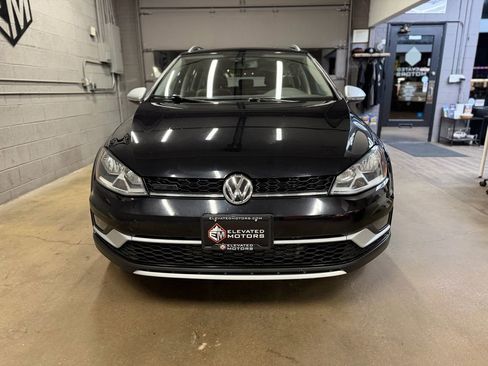 Used 2017 Volkswagen Golf Alltrack S image 3
