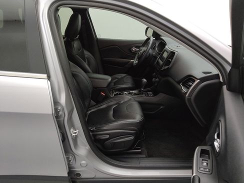 Used 2019 Jeep Cherokee Latitude Plus w/ Trailer Tow Group image 21